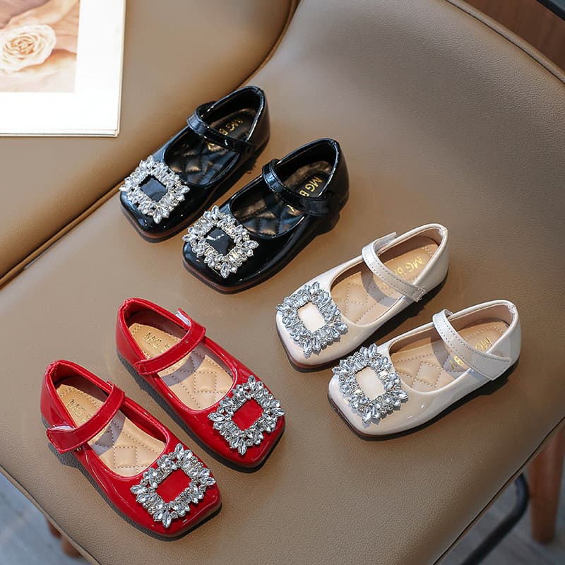 Korean Style Retro Rhinestone Square Buckle Girls Princess Shoes 2025 New Patent Leather Square Toe Flat Grandma Shoes Children's Single Shoes
