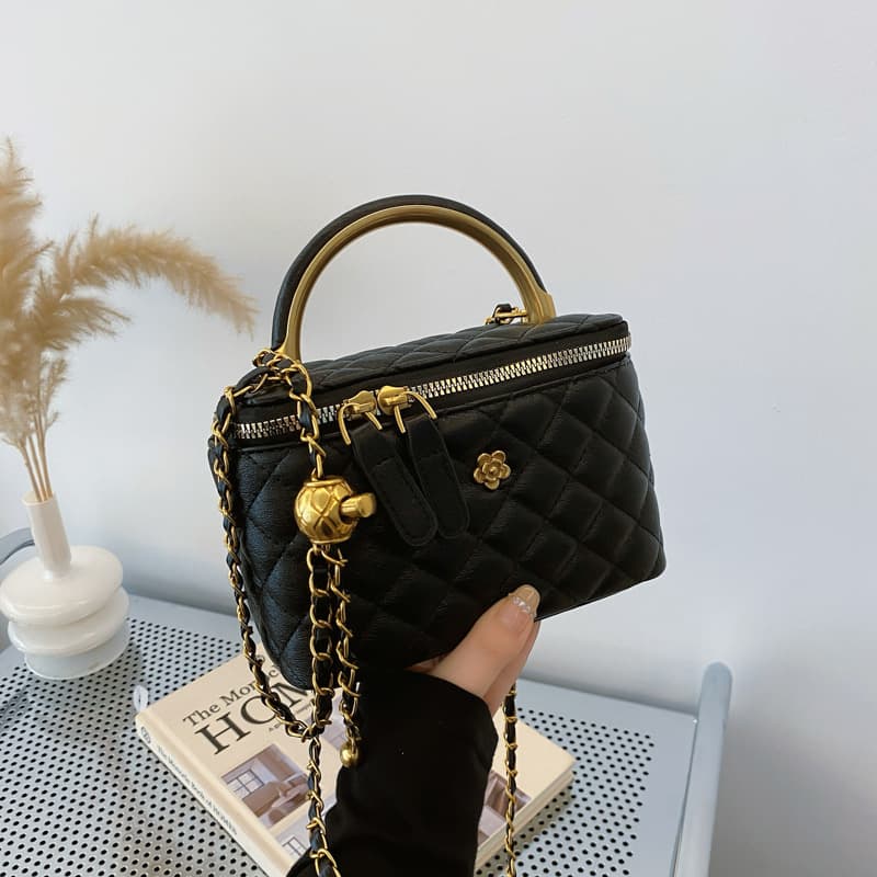 High-end small square bag 2026 spring new style small fragrant style rhombus shoulder bag Korean style fashion chain crossbody bag for women