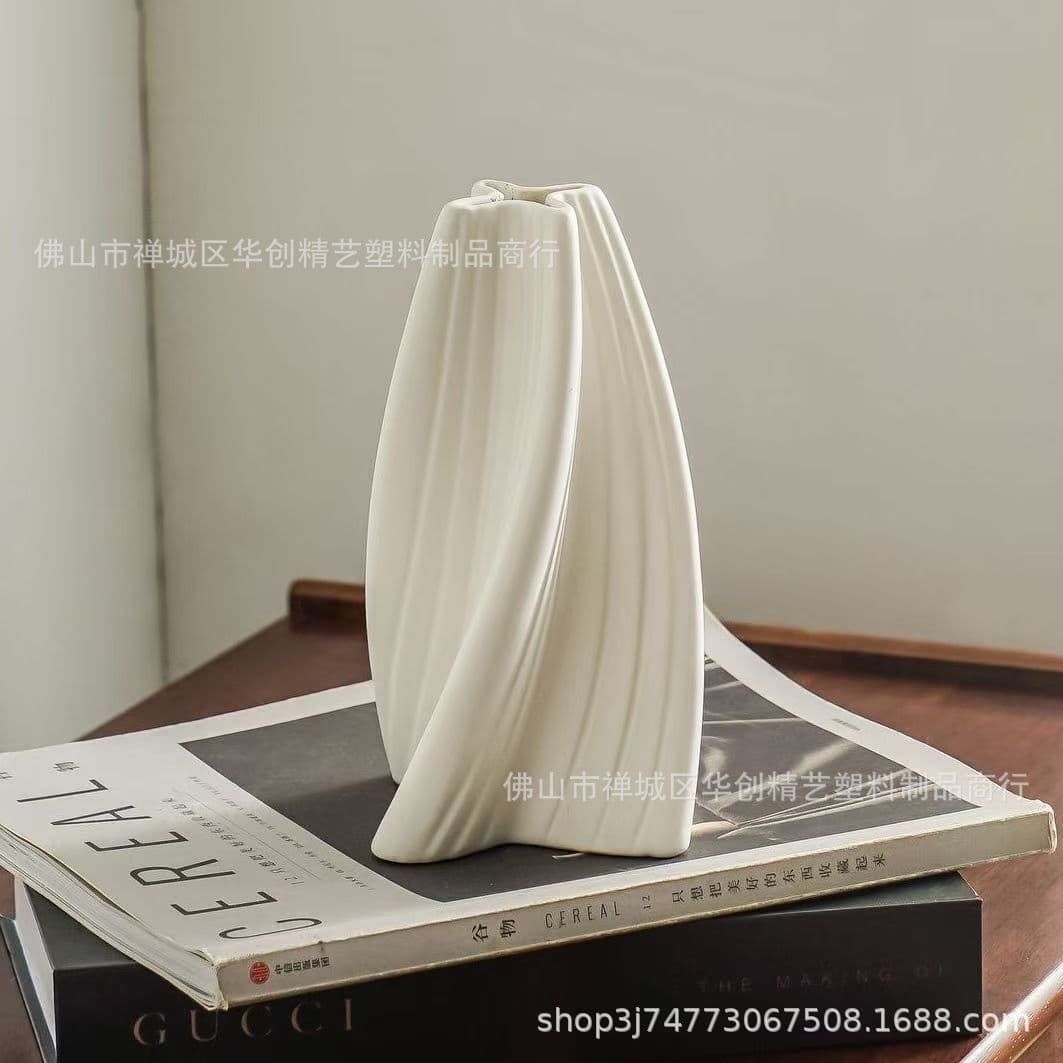 Source manufacturer twist plastic vase home decoration ornaments lily dried flower bouquet fake flower flower arrangement device high-end