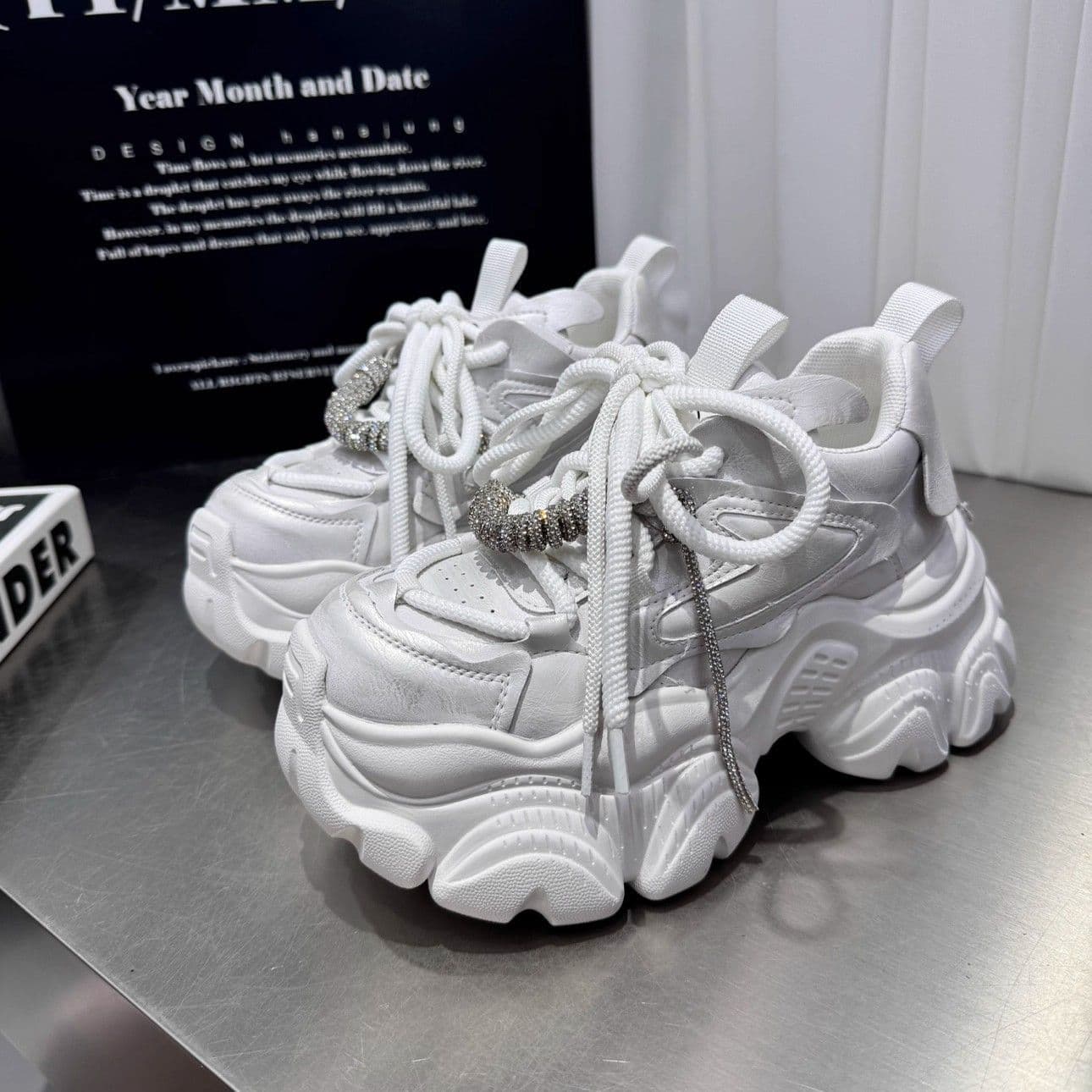 2025 Trendy Chunky Platform Elevator Shoes for Petite Women Casual Dad Sneakers Autumn Winter Sports Versatile