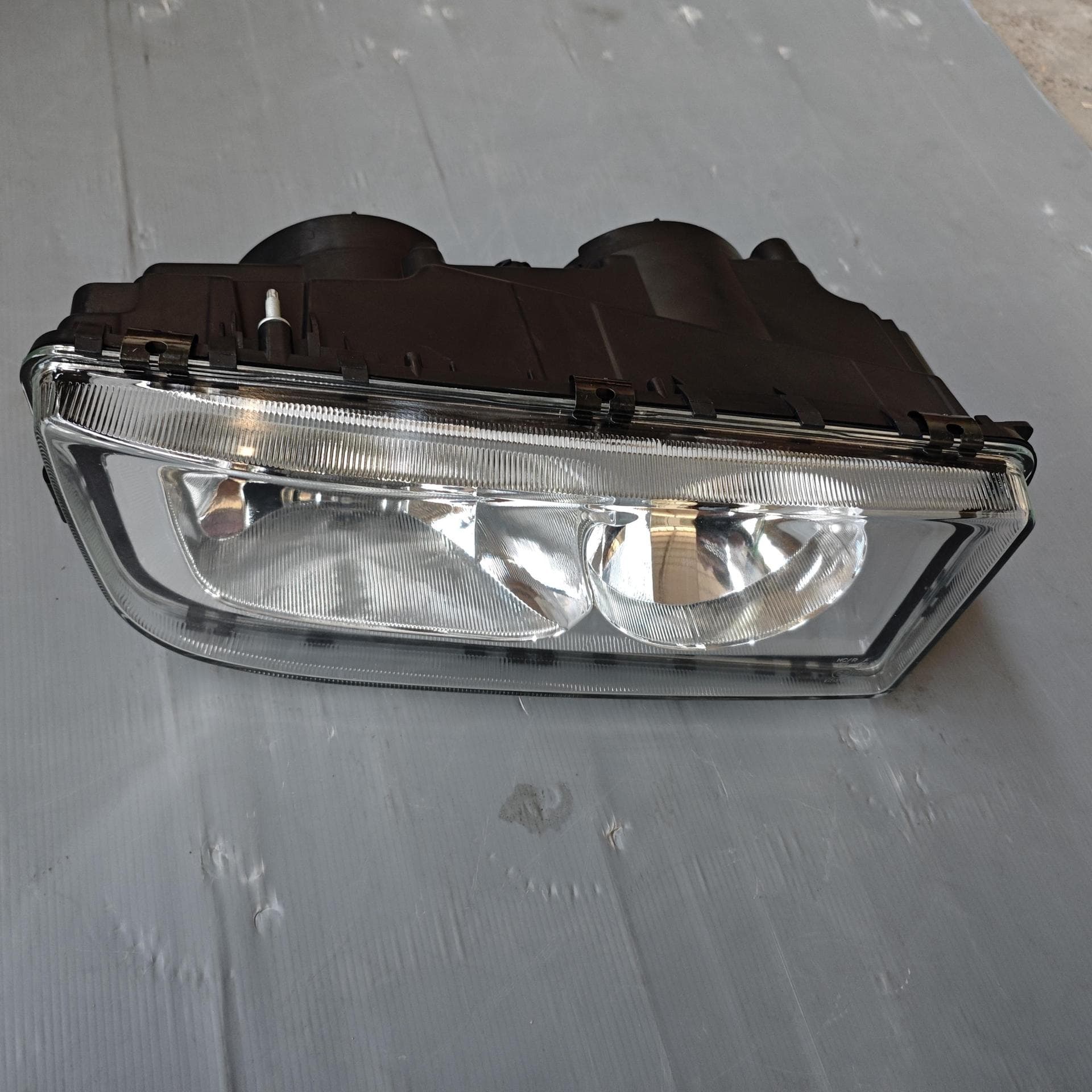 Mercedes-Benz Headlight Right 9408200661 9408200261 1DB247011021