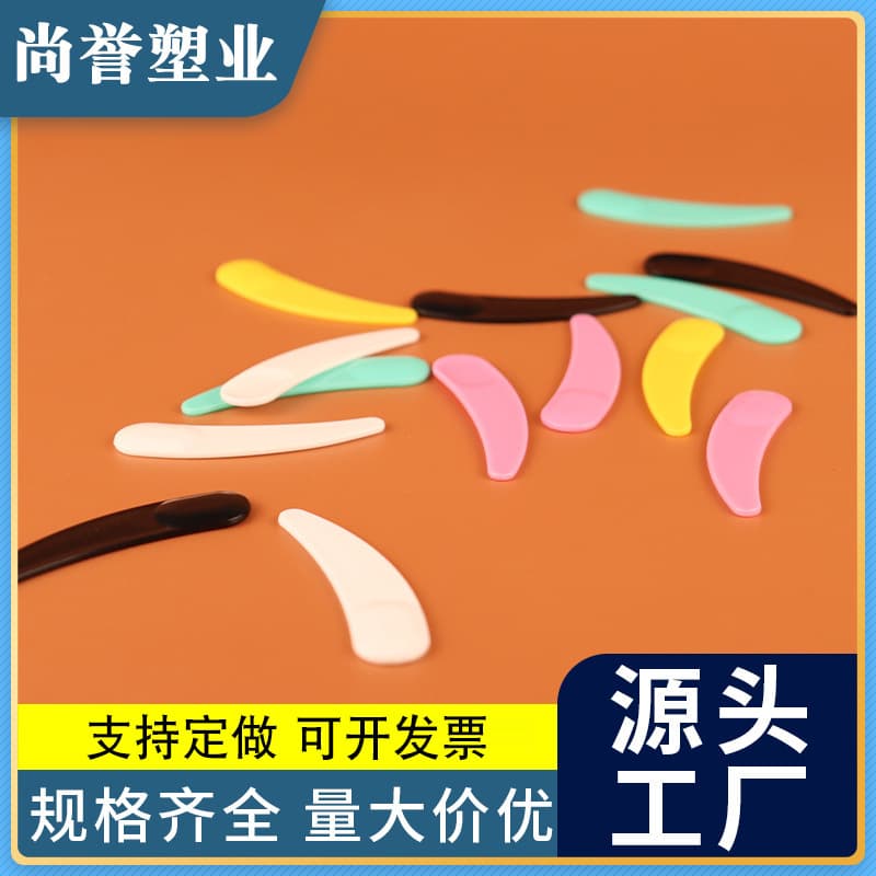 Crescent spoons, small scoopers, mask applicator sticks, cream spatulas, DIY sample refill cosmetic packaging tools wholesale.