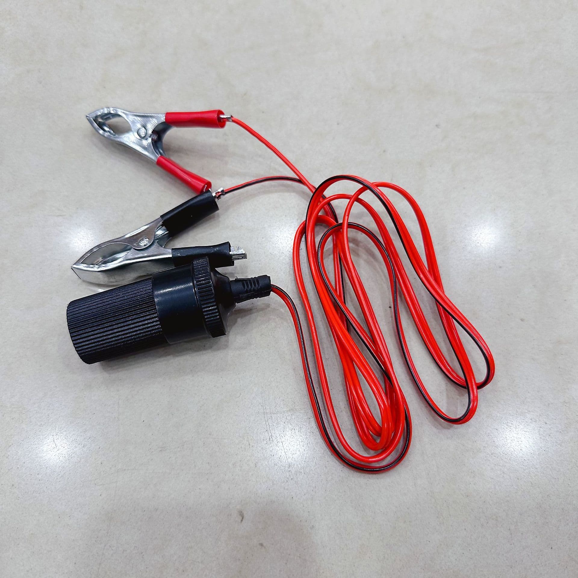 Small battery-to-cigarette lighter battery clip, thickened alligator clip for car use, power converter.