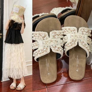 Chanel Style Pearl Slippers Women Outdoor 2025 Summer New Flat Fashion Vacation Beach Sandals One-Strap Slippers
