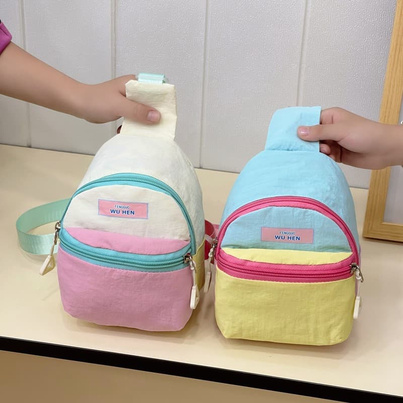 Creative and trendy dopamine travel mini mobile phone bag, small backpack, color-blocked crossbody bag, versatile everyday bag