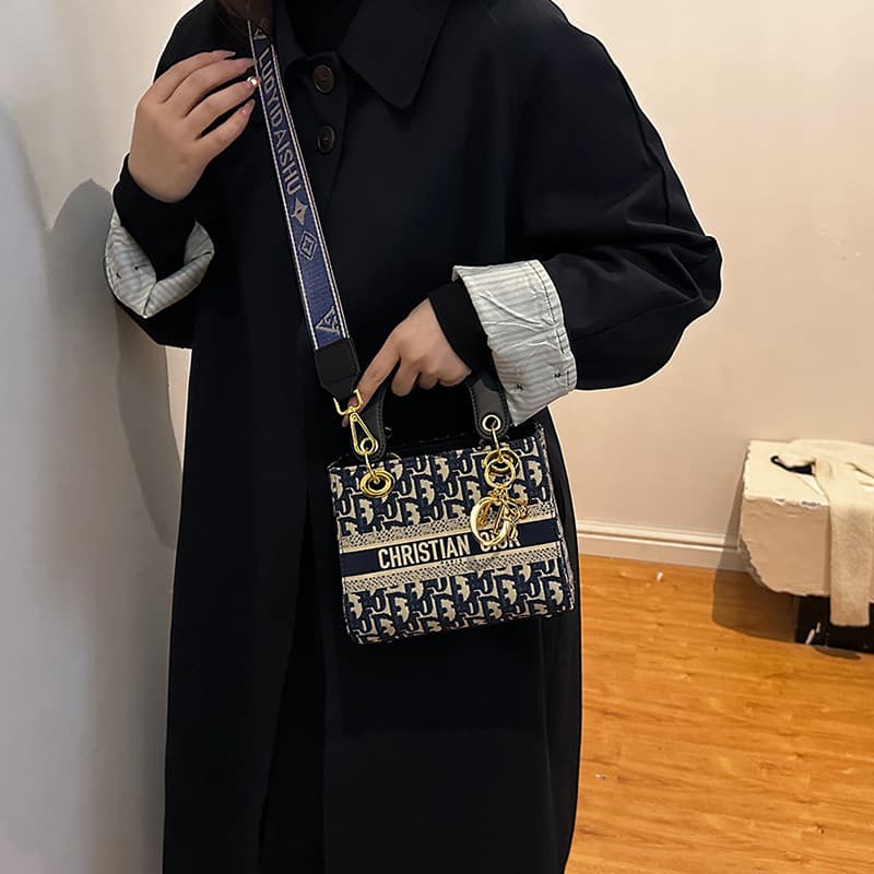 Crossbody Lady Dior Bag Women's Handbag 2026 New Style Premium Texture Light Luxury Trendy Embroidered Small Crossbody Bag