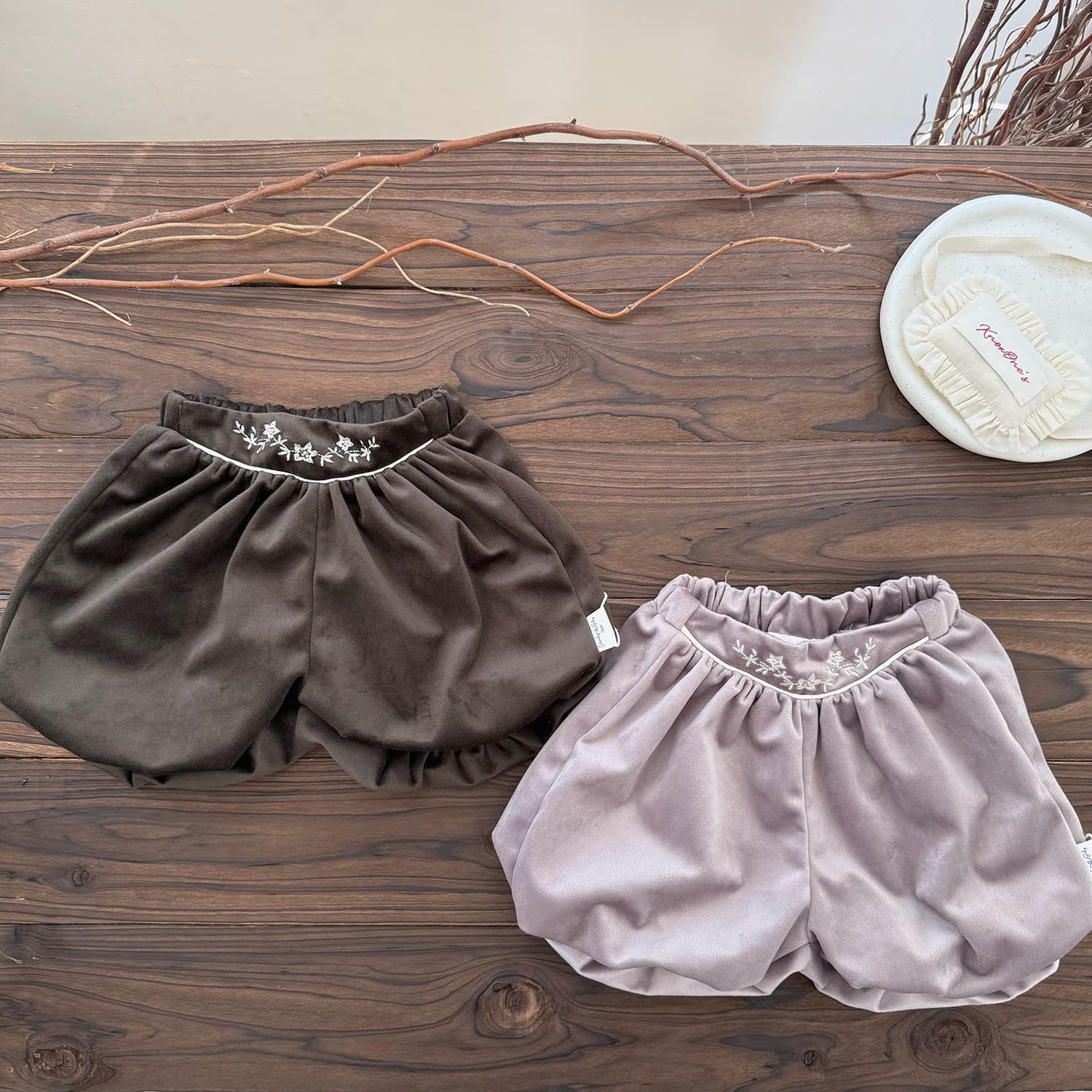 Cutemily autumn and winter ins girls velvet embroidered pumpkin pants baby girl retro embroidered bread lantern shorts