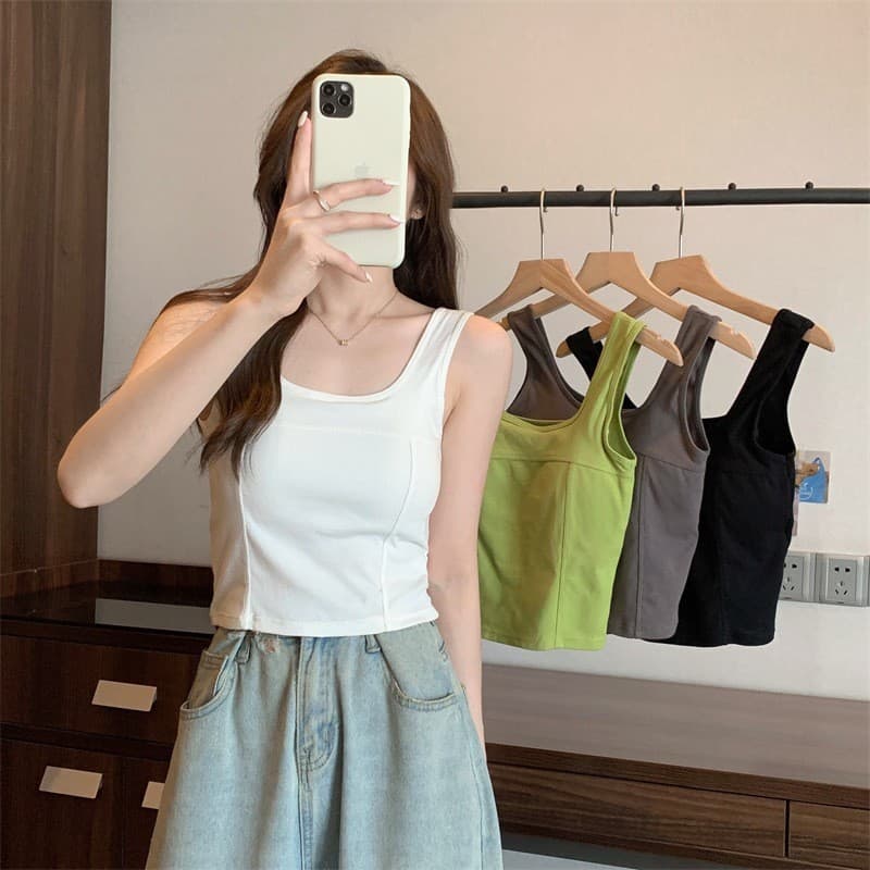 Versatile sleeveless slim fit camisole for all seasons, women's top with bra pads, suitable for layering or wearing alone, fashionable sweet and spicy style.