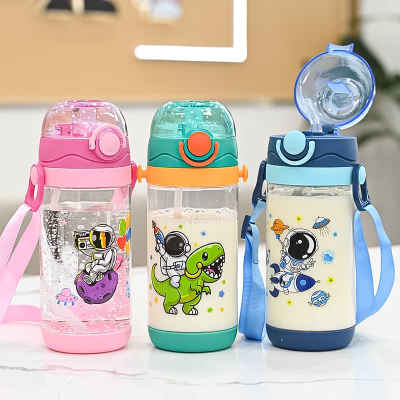 Children's water cup with straw, anti-fall and anti-leakage strap, diagonal across kettle, kindergarten new portable cup for male and female students