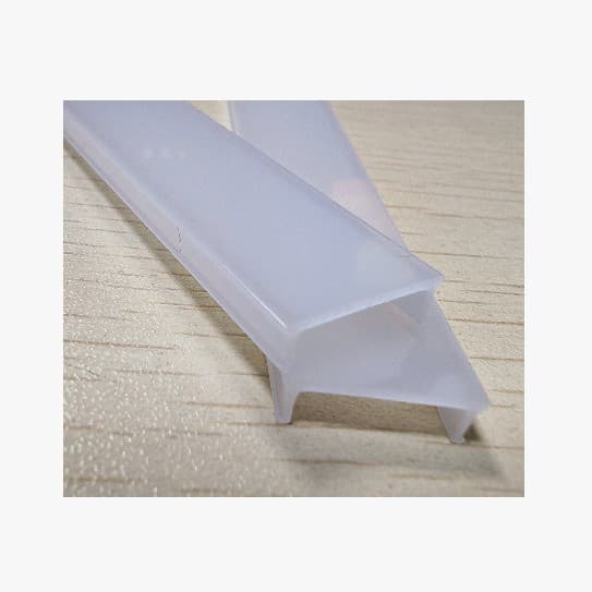 PC lampshades, PC plastic lamp covers for linear lights, LED lampshades, and PC lampshade lighting fixtures can be customized and wholesaled.