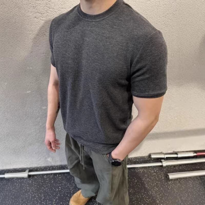 Round Neck Short Sleeve T-Shirt for Men with Fitted Shoulders, Cuffed Sleeves, Solid Color Undershirt for Fitness and Sports