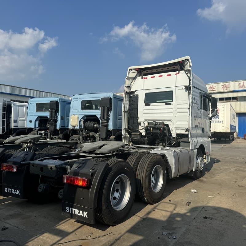 Heavy-duty Sinotruk SITRAK tractor head, 8x4 freight truck head, 420 horsepower tractor trailer head