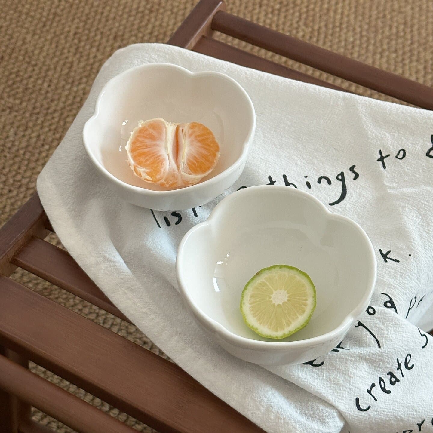 Pure White Ceramic Petal Bowl, Hotel Restaurant Tableware, Dessert Bowl, Sauce Bowl, Seasoning Bowl, Home Use Small Dish