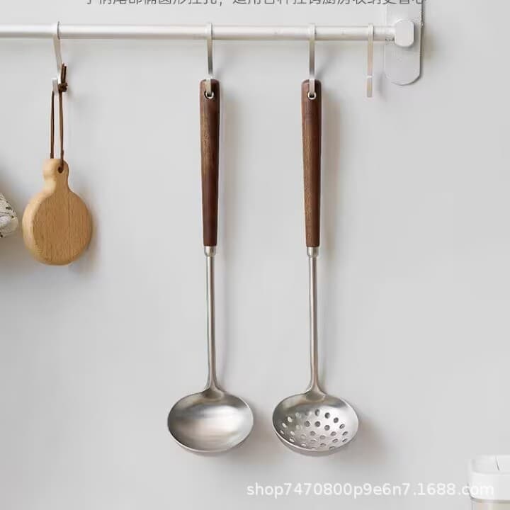 304 stainless steel walnut wood soup ladle and strainer, Japanese-style wooden handle soup skimmer, wholesale for home or restaurant hot pot use