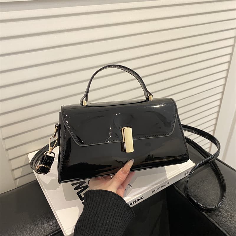 Hand-carrying baguette bag for women, Korean version, glossy texture, 2026 new trend, fashionable, simple lock buckle, casual shoulder crossbody