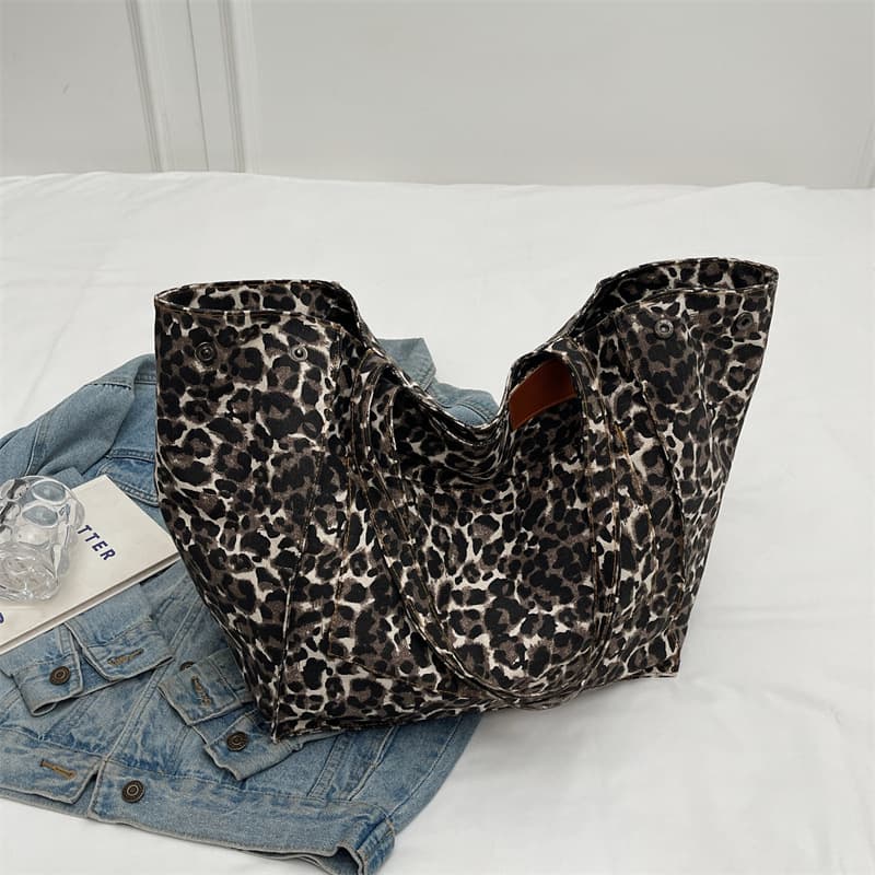Leopard Print Canvas Tote Bag for Women Large Capacity 2024 New Trendy Handbag Commuter Underarm Bag Versatile Shoulder Bag