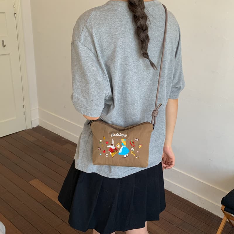 New cute canvas embroidered high-looking shoulder bag Japanese commuting versatile slimming DIY cosmetic bag coin purse