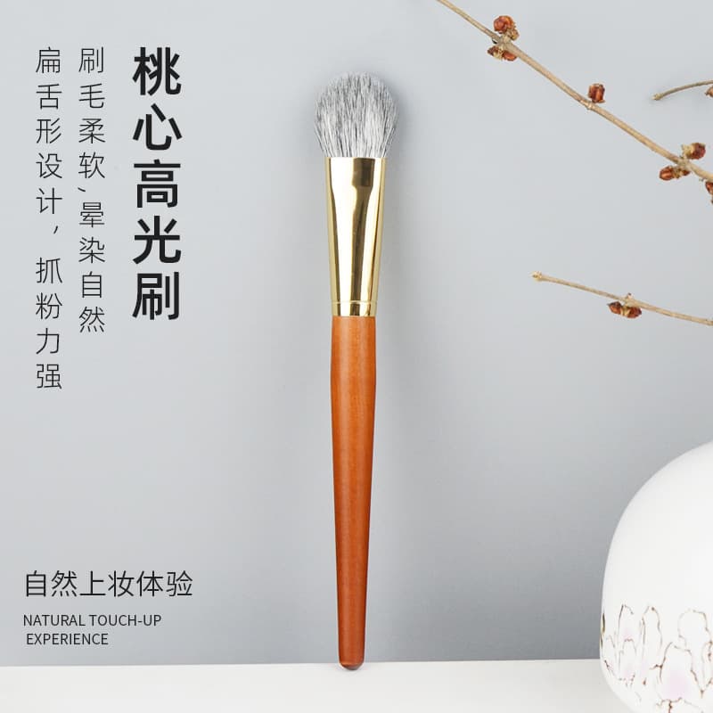 Soft Bristle Makeup Brush Heart Shaped Highlighter Tongue Type Blush Diffusion Setting Powder New Hand Makeup Brush