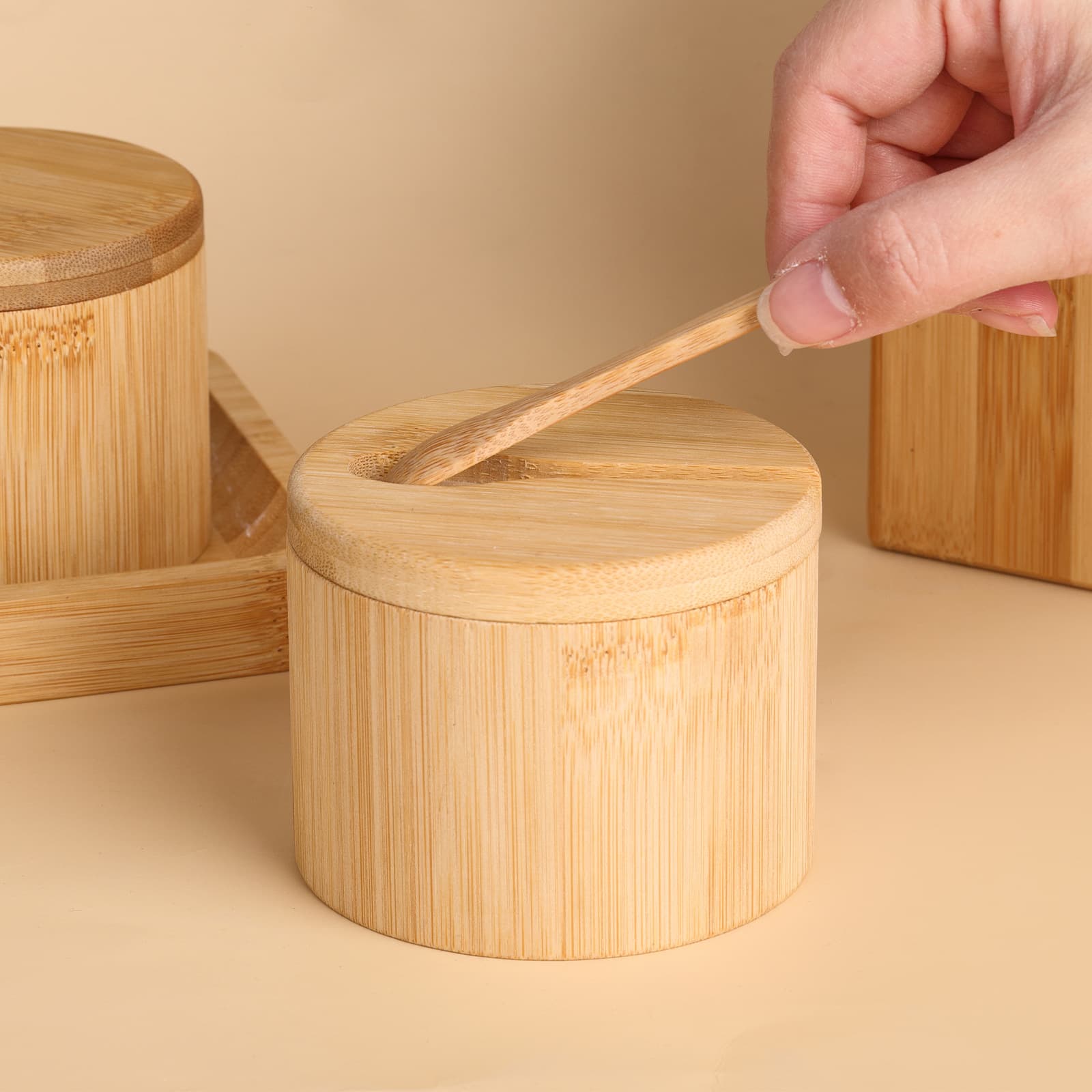 Bamboo Seasoning Jar - Magnetic Rotating Kitchen Salt and Pepper Storage Box with Lid for Cross-Border Wholesale