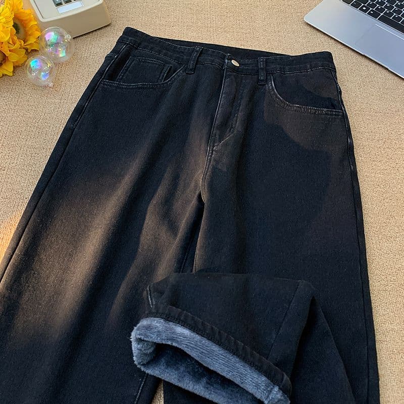 Black men's retro American style fleece-lined straight leg jeans, trendy high-street student casual wide-leg pants.