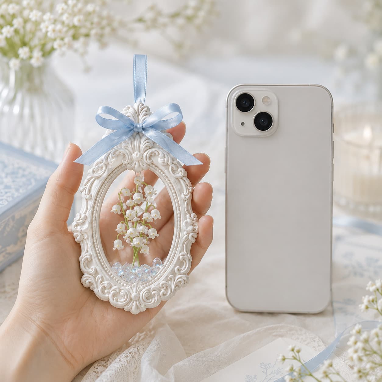 Cute Hollow Plaster Aroma Diffuser Pendant, 3D Relief Design for Bedroom, Wardrobe, Home, Car, Flameless Scent Diffuser, Gift