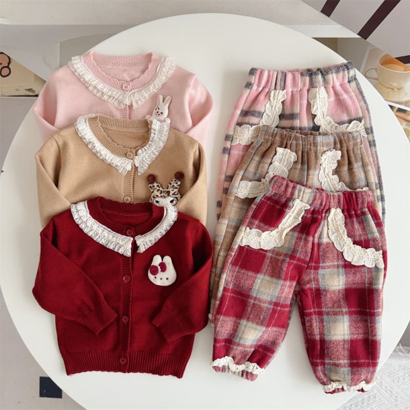 [Knitted Tops + Woolen Pants] Robin's Girl's Autumn and Winter Knitted Woolen Clothes Two-piece Children's Clothing Factory