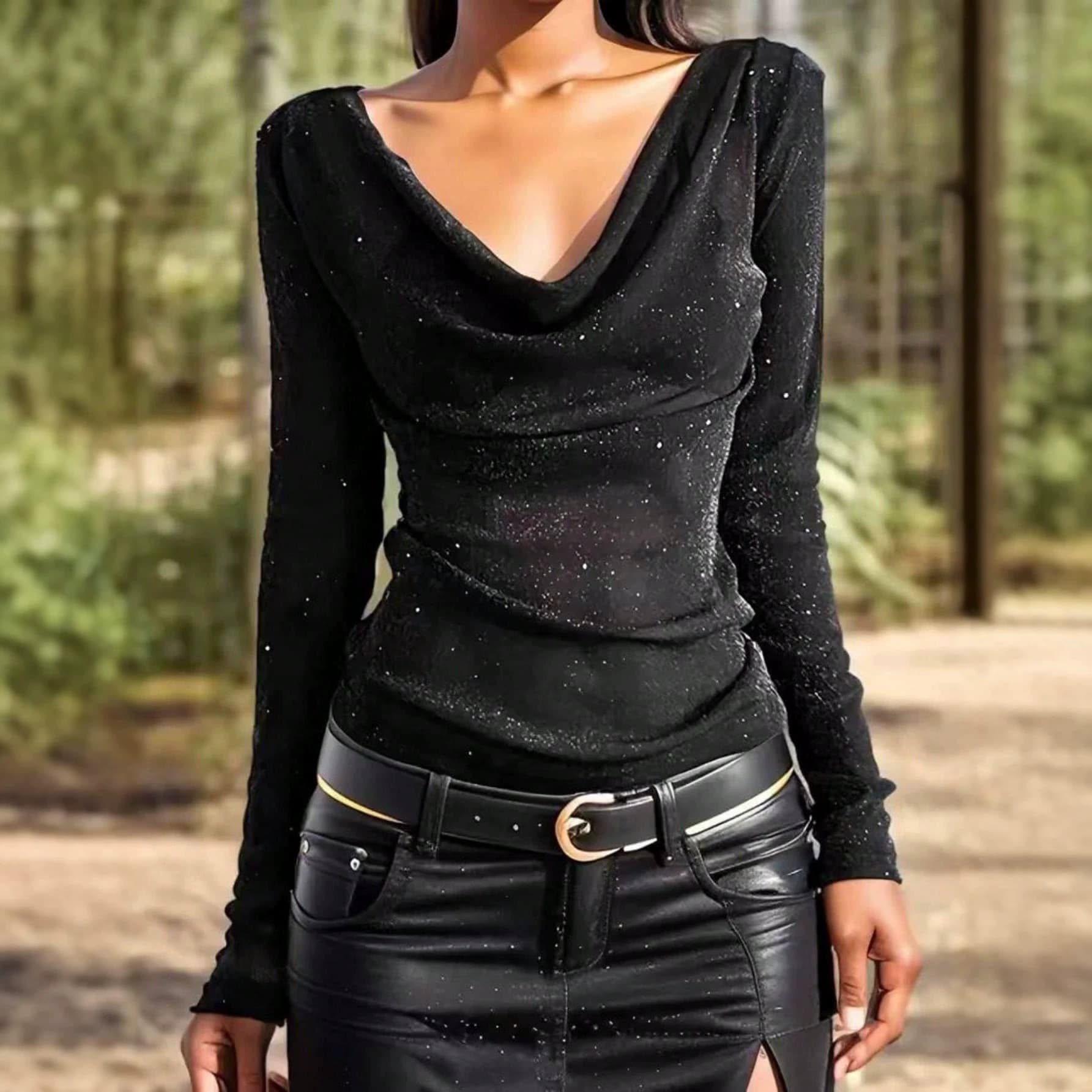 Unique and unique sequined V-shaped long-sleeved T-shirt. Women's new summer design, slightly see-through, slim fit and hot girl top