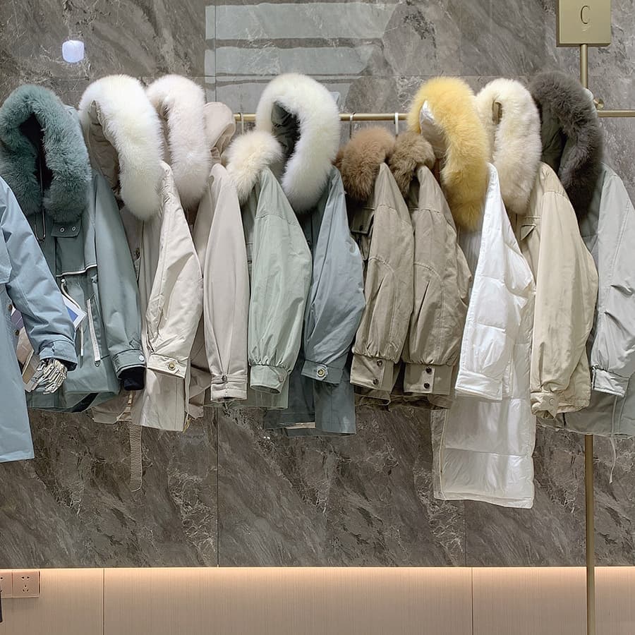 Parka down jacket clearance wholesale, brand counter pullout women's clothing clearance, Thirteen Hongs live streaming and physical store sourcing.