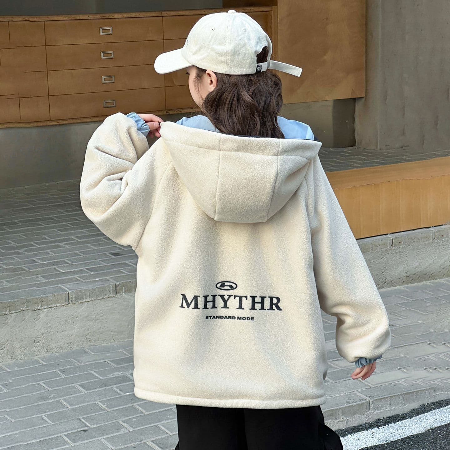Yitao Xiaobei Children's Clothing 2025 New Autumn and Winter Girls' Casual Windbreaker with Fleece Lining, Reversible Windproof Jacket