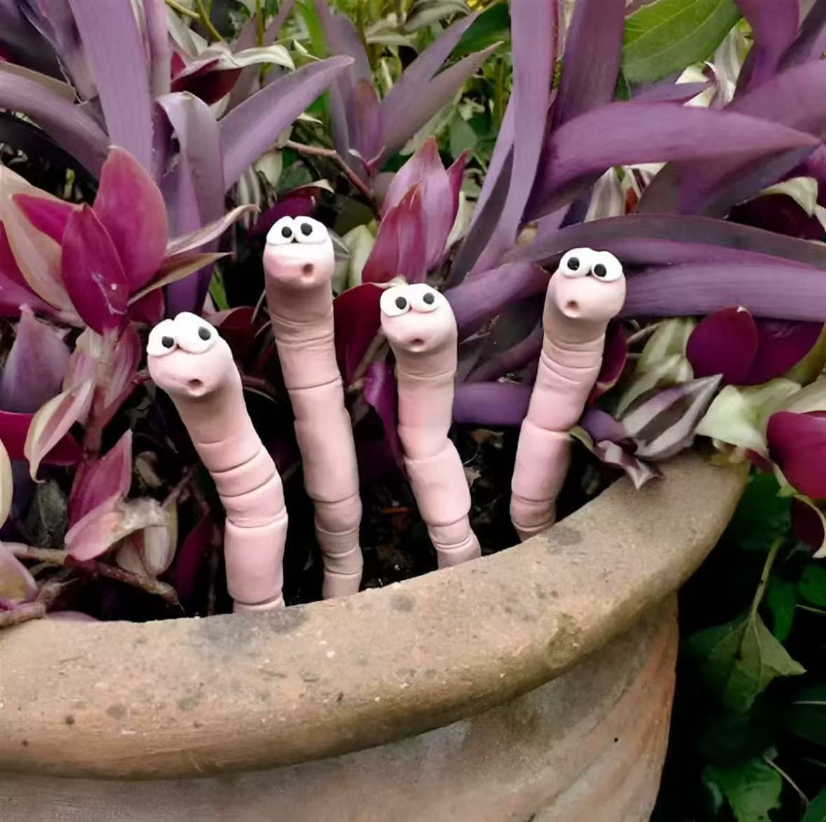 Cross-border Moisture Monitor for Potted Plants, Cute Earthworm-Shaped Soil Moisture Detector