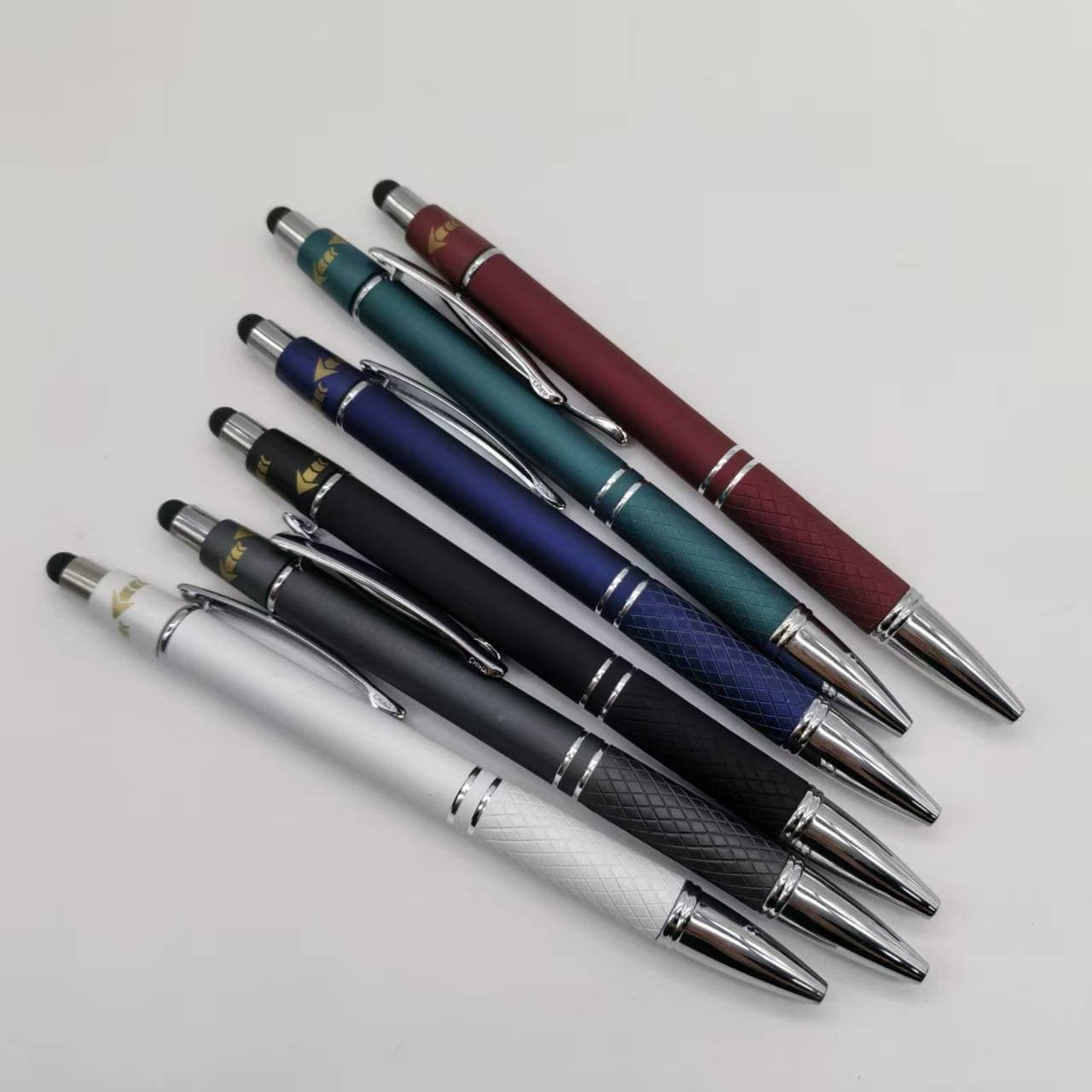 Finger turn pen business decompression metal ballpoint pen spray paint metal rod press ballpoint pen cap with stylus