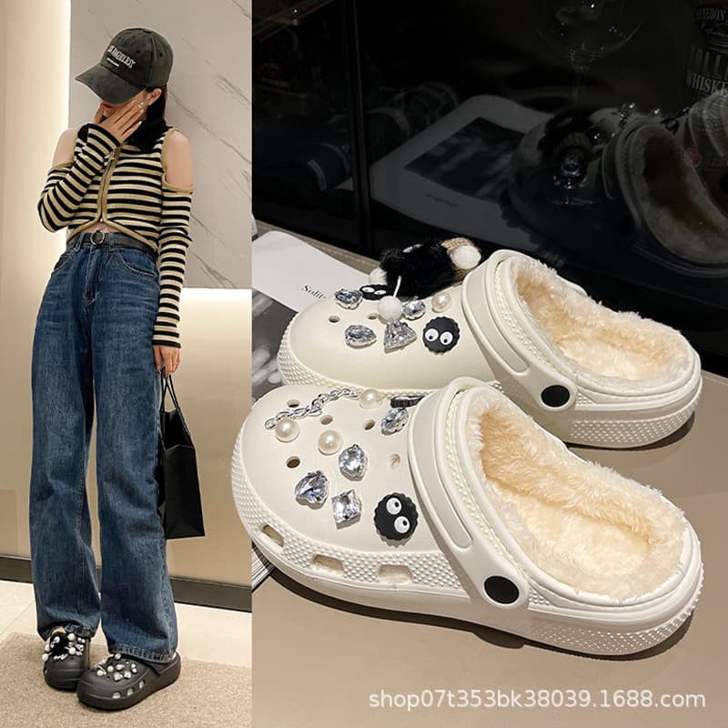 Women's flat-soled clogs, new autumn/winter style, cute little coal ball design, suitable for indoor and outdoor wear, dormitory style, closed-toe slippers, EVA wholesale.