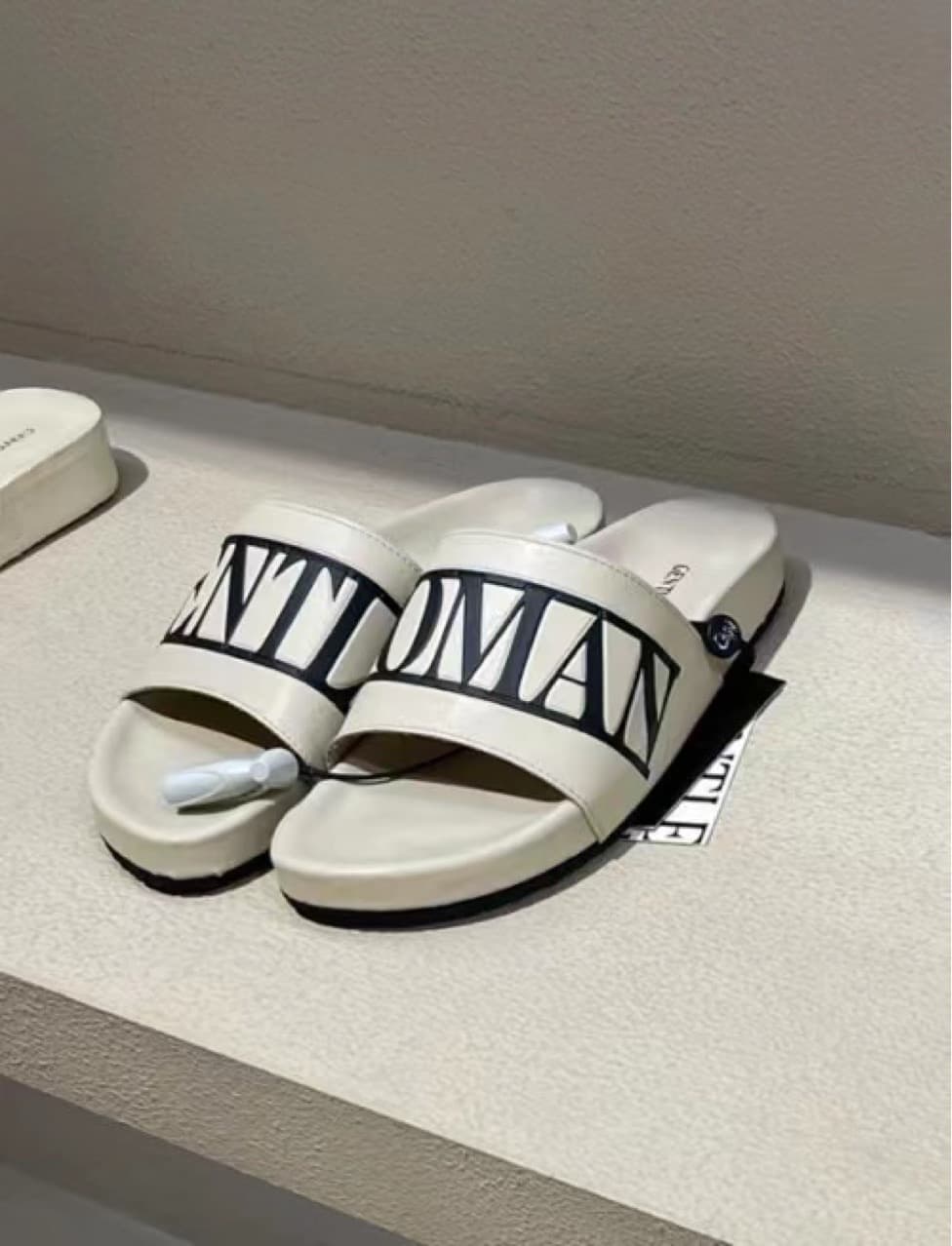 New Slippers for Men Summer Outdoor Casual Fashion Sandals Women Home Hot Selling Non-Slip Beach Flip Flops