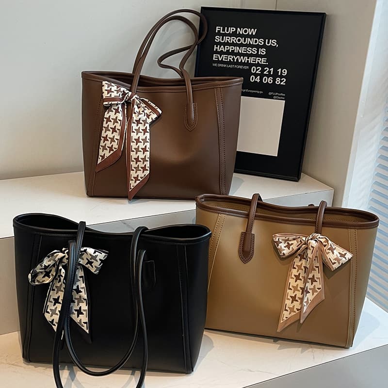 Niche Tote Bag for Women, Fashionable Contrast Color, Simple Underarm Bag, Large Capacity, High Appearance, Summer Shoulder Tote Bag