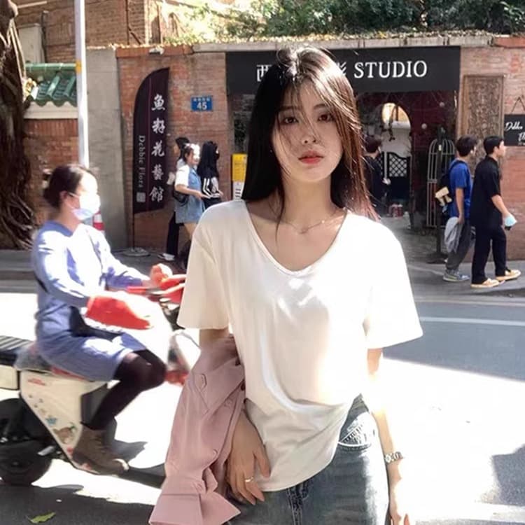 V-Neck T-Shirt for Women 2026 New Summer White Short Sleeve Regular Shoulder Loose Relaxed Fit Slimming Low Neck White Top