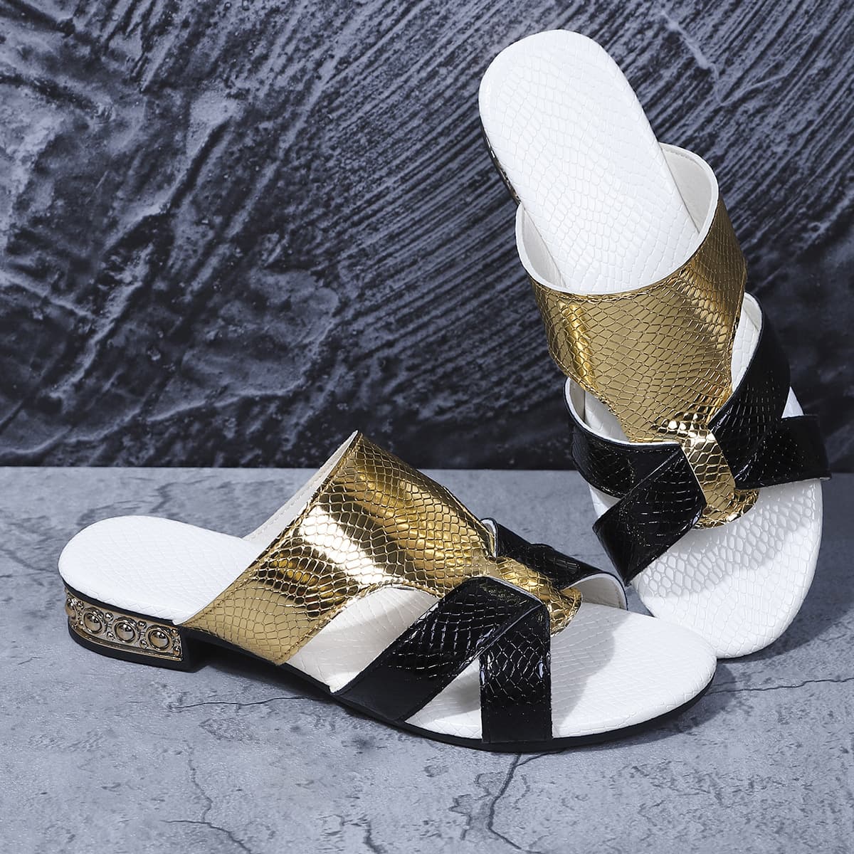 Flat Large Size Slippers Women 2026 Summer New Style Peep Toe Square Fashion Comfortable Lazy Slip-On Chunky Heel Beach Sandals