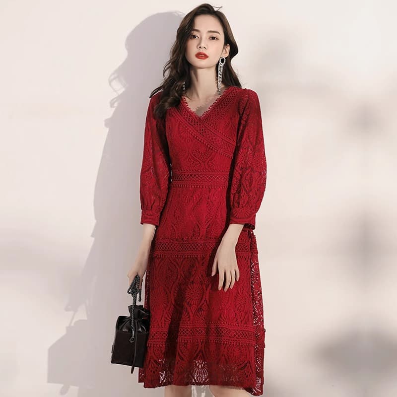 Wine-red dress for toasting and returning to the bride's parents' home; suitable for everyday wear; elegant and sophisticated bridal gown; wedding/engagement dress; autumn/winter.
