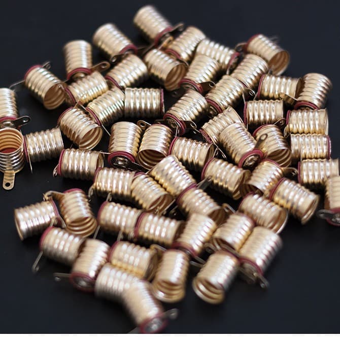 E10 short-leg yellow all-copper screw socket small lamp holder for physical circuit electrical experiments, small bulb socket