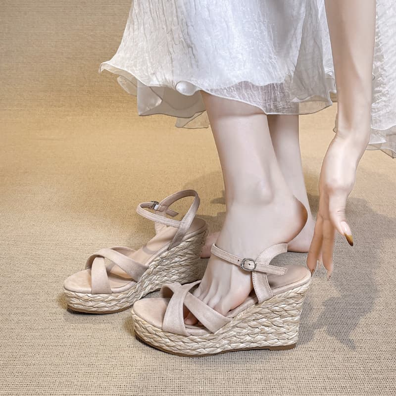 2026 Summer British Style Thick Platform Wedge Sandals Versatile Fashion One-Strap High Heel Women's Shoes for Petite Height Enhancement