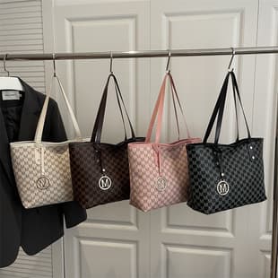 Fashion Print New Large Bag Travel Niche Women's Single Shoulder Bag Large Capacity Commuter Personality Handheld Tote Bag
