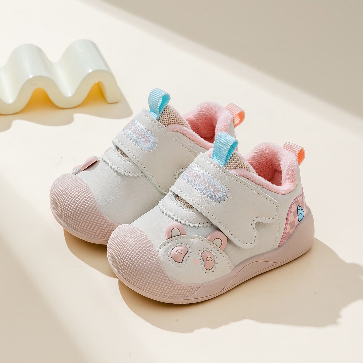 2025 Winter New Baby Plush Walking Shoes for Girls, Soft-Soled Non-Slip Leather Shoes for Toddlers, Boys' and Infants' Cotton Shoes