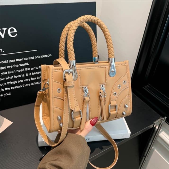 Cross-border Trendy Motorcycle Bag Baddie Style Commuter Handbag Women's 2026 Spring New Rivet Single Shoulder Crossbody Bag