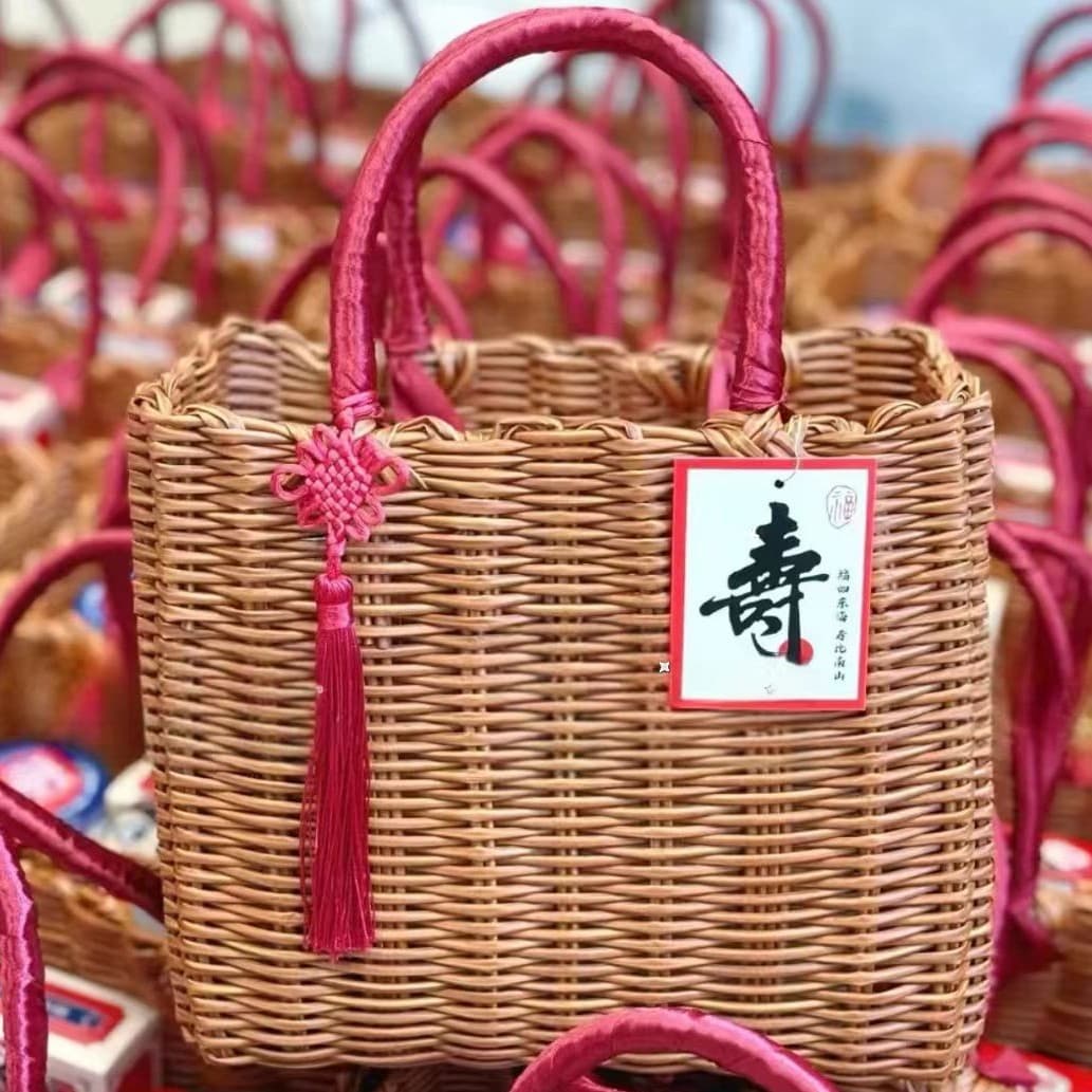 Imitation rattan woven storage vegetable basket, outdoor picnic fruit basket, pastoral style rattan gift flower arrangement decorative hand basket