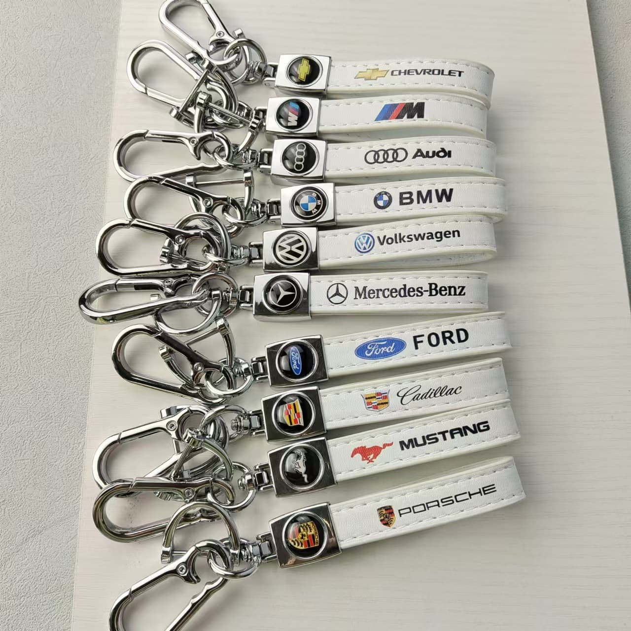Amazon Hot Selling Metal Keychain with Car Logo Leather Key Ring Factory Wholesale