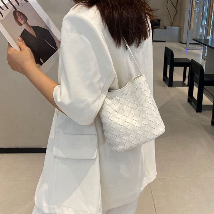 2025 Summer New Lamb Skin Small Bag Women's Shoulder Crossbody Bag Genuine Leather Handbag Commute Woven Niche Bucket Bag