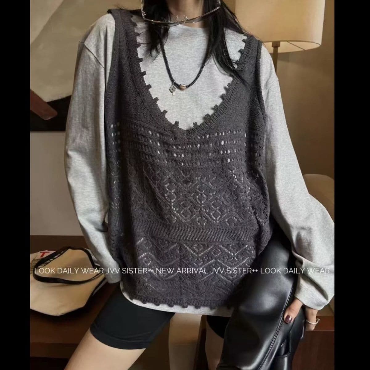 New autumn style loose-fitting Korean-style lace crochet vest and cloud cotton T-shirt, a popular choice for commuting and casual wear.
