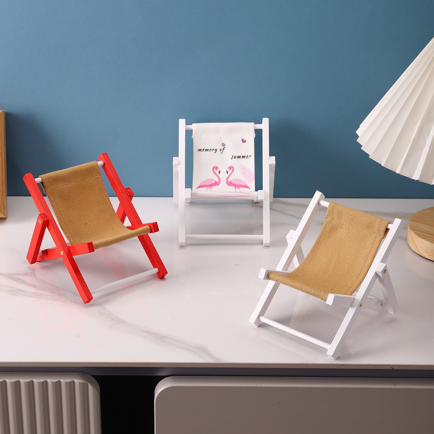 New creative beach chair mobile phone holder fun mini chair workstation decoration wooden ornaments wholesale