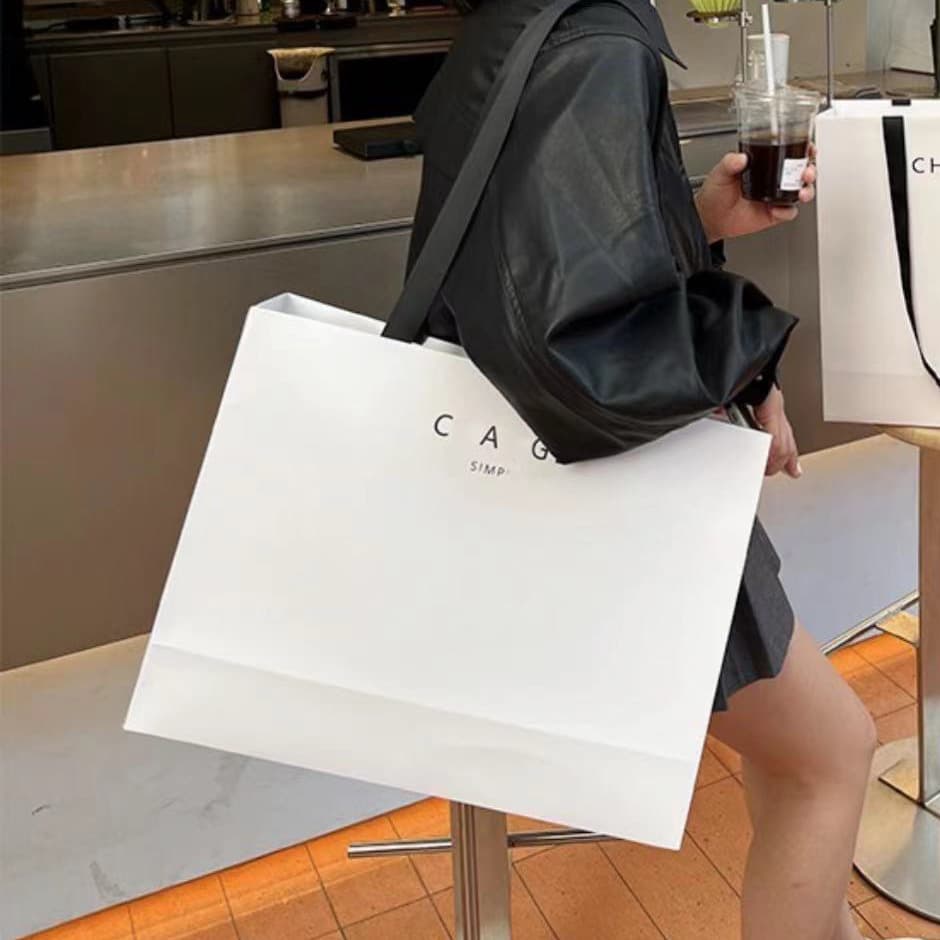 Custom White Cardboard Paper Bags for Clothing Store, Hand Gift Bags, High-End Gift Bags Wholesale