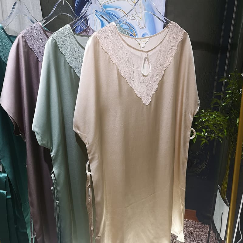 Comfortable and soft silk pajamas 100 mulberry silk women's summer home clothes large size short-sleeved nightgown lace nightgown simple