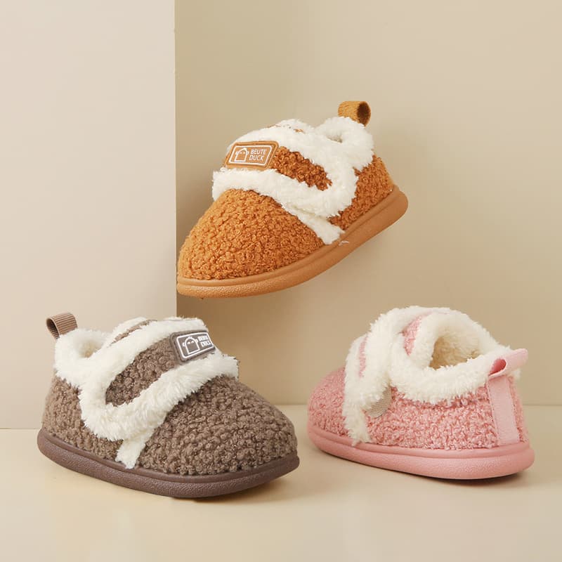 Winter baby cotton slippers, heel-covered, home floor shoes, plush children's cotton shoes, thickened, convenient indoor shoes for boys and girls.